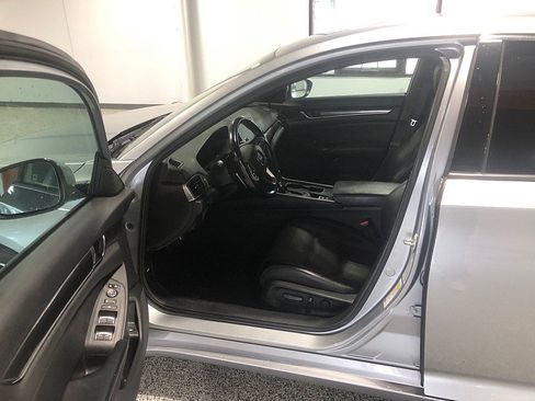 Used 2018 Honda Accord Sport image 9