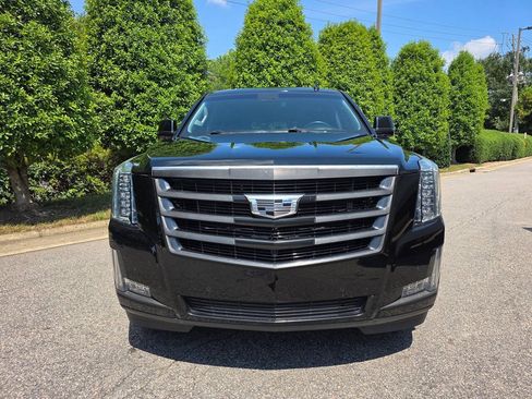 Used 2018 Cadillac Escalade Luxury AWD/4WD image 8