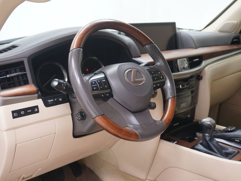Used 2019 Lexus LX 570 4WD w/ Luxury Package image 10
