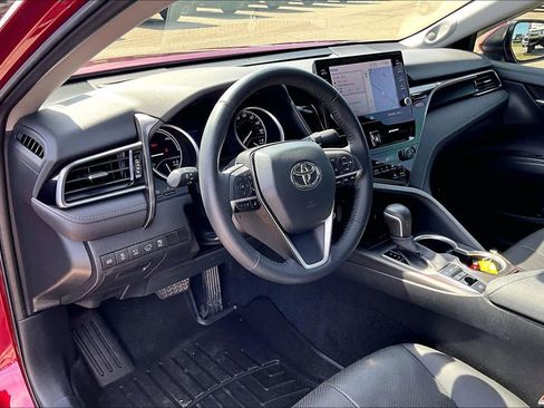 Used 2022 Toyota Camry XLE w/ Navigation Upgrade Package image 10