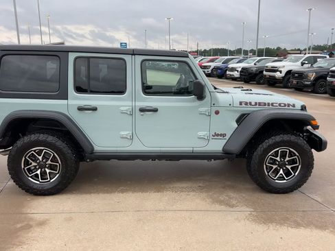 Used 2024 Jeep Wrangler Unlimited Rubicon AWD/4WD image 2