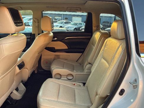 Used 2016 Toyota Highlander Limited Platinum image 7