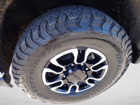 Used 2020 GMC Sierra 2500 AT4 w/ AT4 Preferred Package AWD/4WD image 7