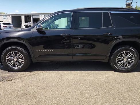 Used 2025 Chevrolet Traverse LT image 6