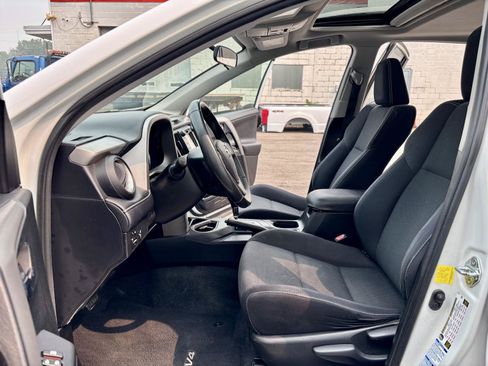 Used 2016 Toyota RAV4 XLE AWD/4WD image 2