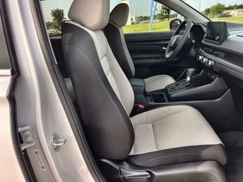 Used 2024 Honda CR-V EX image 12