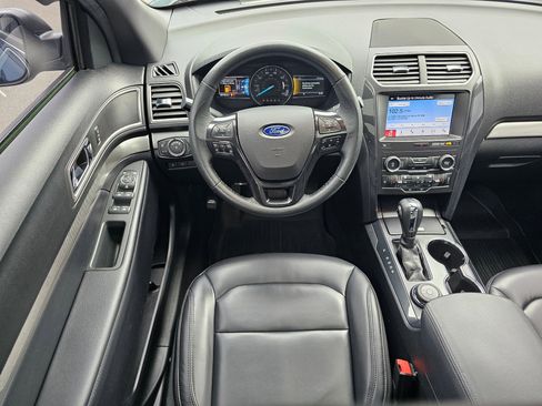 Used 2019 Ford Explorer XLT w/ Equipment Group 202A AWD/4WD image 15