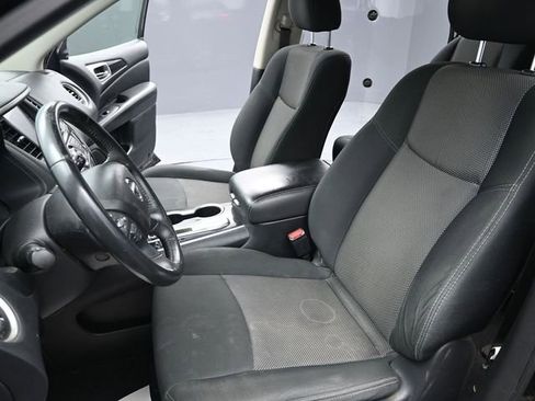 Used 2020 Nissan Pathfinder SV image 12