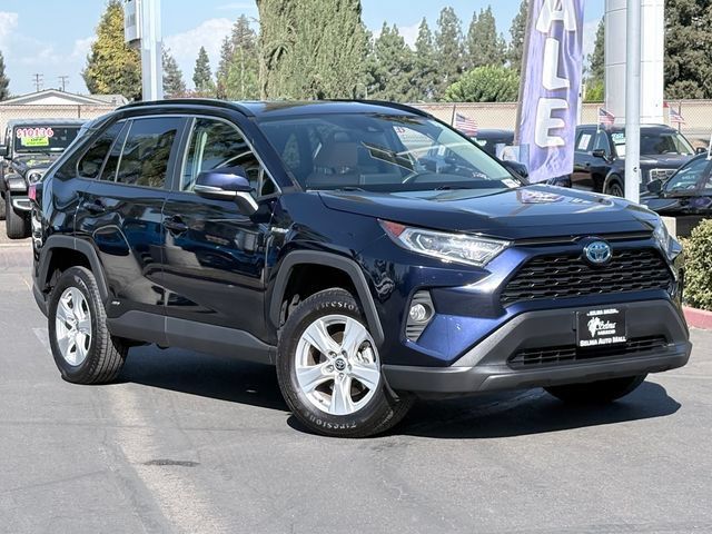 Used 2021 Toyota RAV4 XLE AWD/4WD image 2