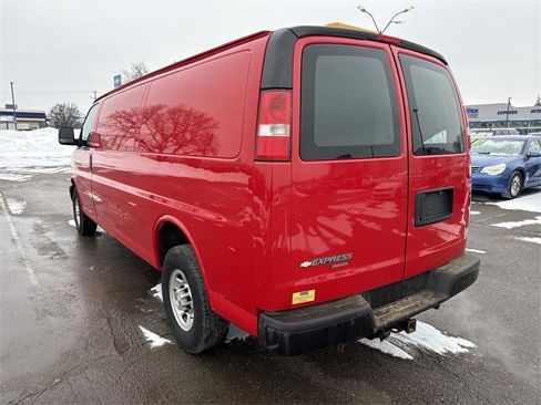 Used 2016 Chevrolet Express 3500 Work Van image 4