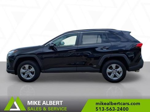 Used 2022 Toyota RAV4 XLE AWD/4WD image 4