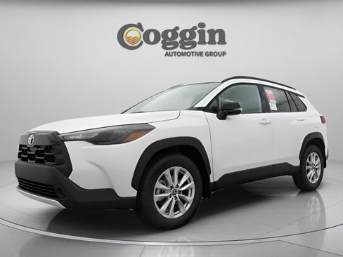 Used 2026 Toyota Corolla Cross LE FWD image 1