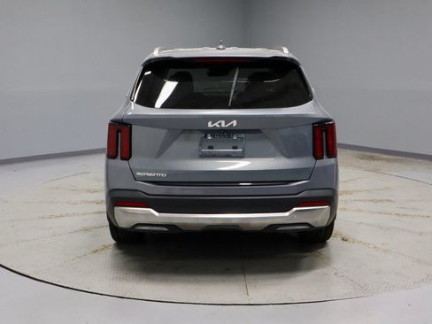 Used 2025 Kia Sorento EX FWD image 11
