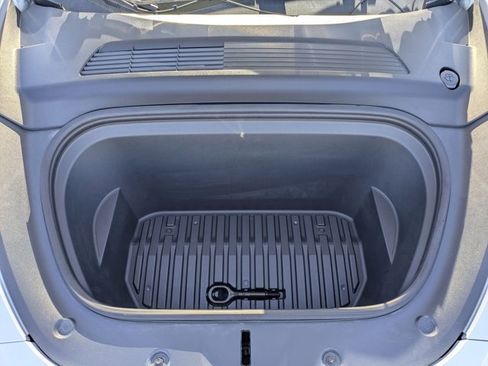 Used 2020 Tesla Model Y Long Range image 23