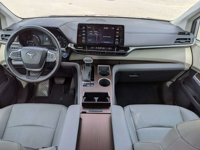 Used 2024 Toyota Sienna XLE FWD image 18