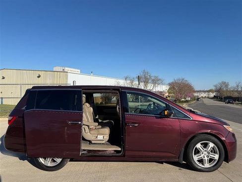 Used 2012 Honda Odyssey Touring Elite image 10