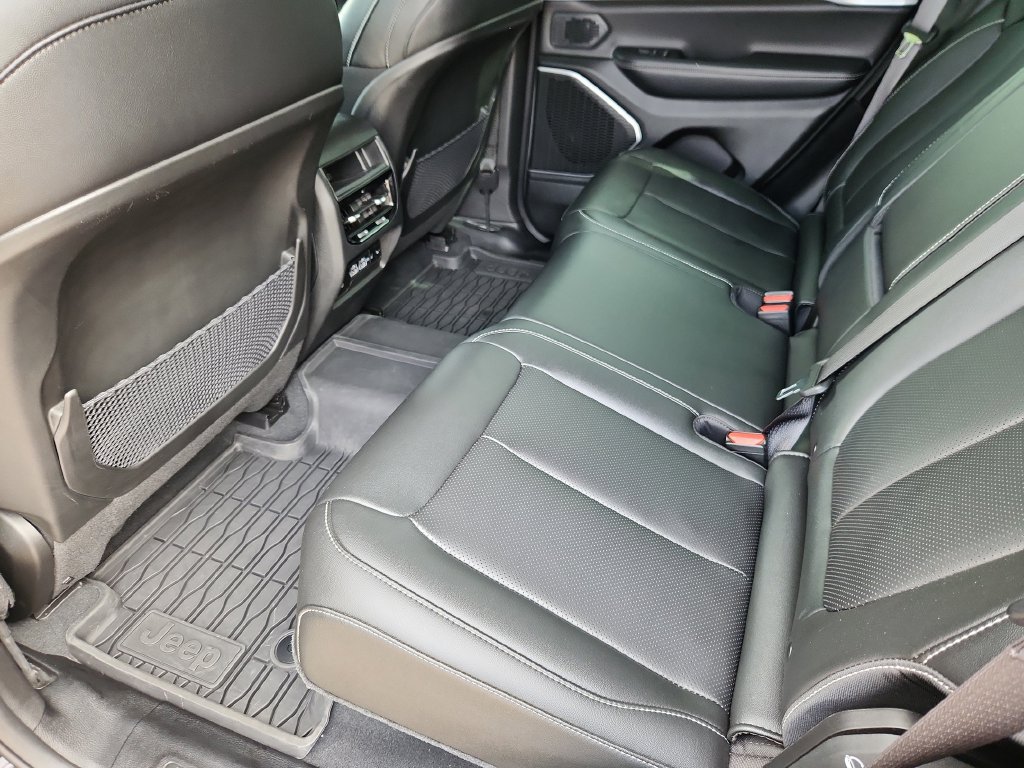 Certified 2023 Jeep Grand Cherokee 30th Anniversary AWD/4WD image 8