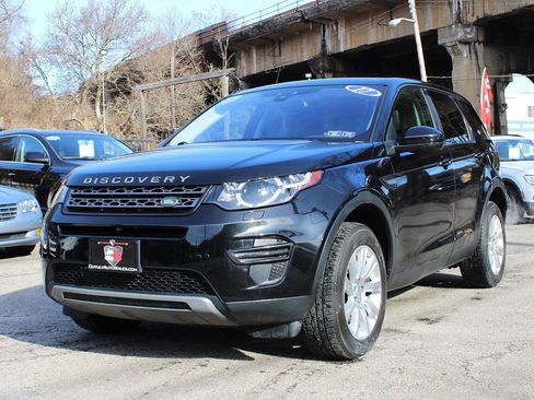 Used 2017 Land Rover Discovery Sport SE image 3