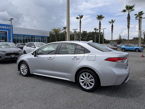 Used 2022 Toyota Corolla LE w/ LE Convenience Package FWD image 5