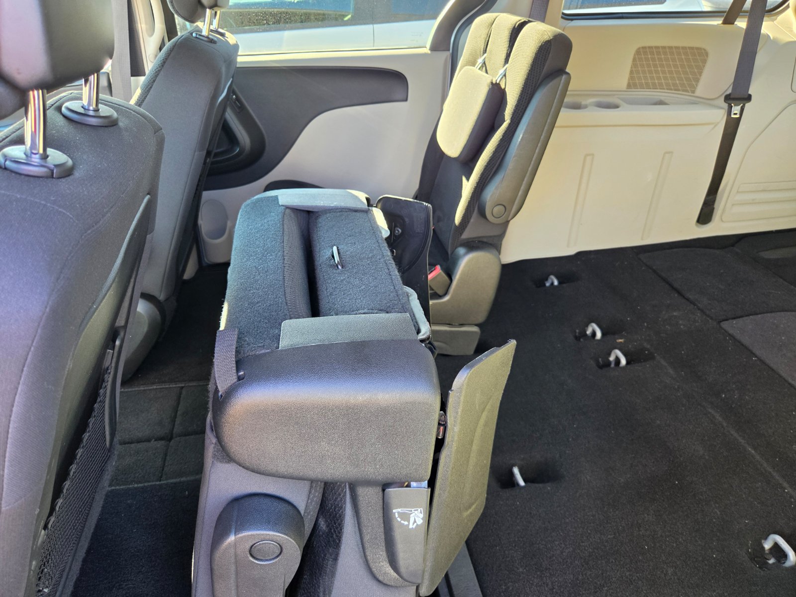 Used 2019 Dodge Grand Caravan SE FWD image 9