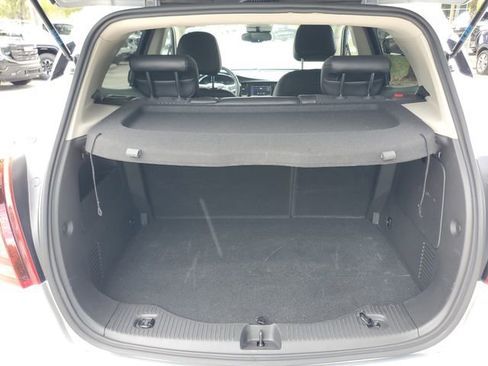 Certified 2022 Buick Encore Preferred w/ Safety Package FWD image 9