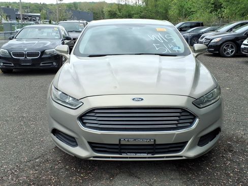 Used 2015 Ford Fusion SE FWD image 2