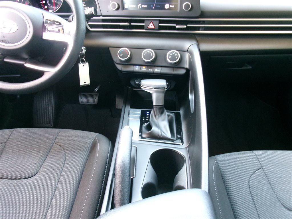 Used 2023 Hyundai Elantra SE FWD image 33