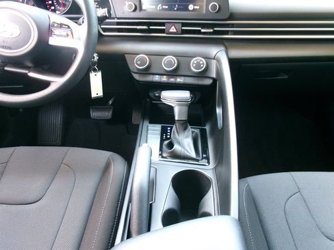 Used 2023 Hyundai Elantra SE FWD image 33