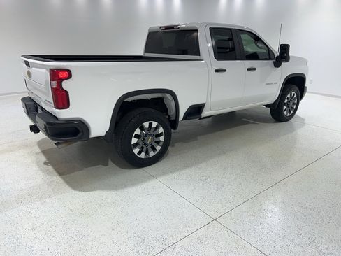 Used 2024 Chevrolet Silverado 2500 Custom w/ Custom Value Package image 5