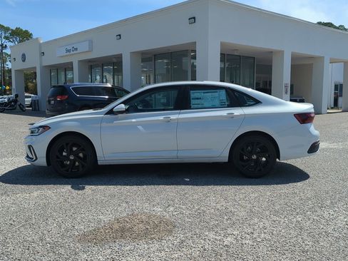 New 2026 Volkswagen Jetta SE image 4