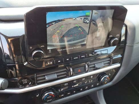Used 2025 Nissan Pathfinder SL AWD/4WD image 25