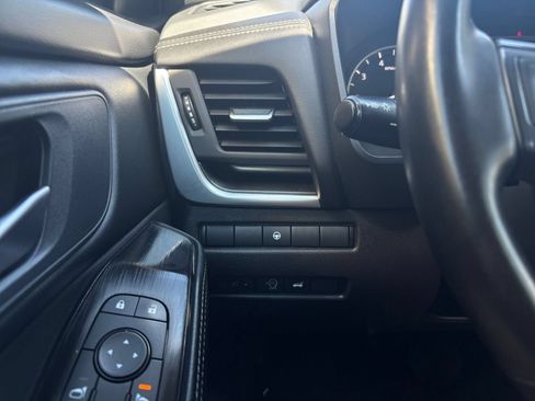 Used 2025 Nissan Rogue SV AWD/4WD image 34