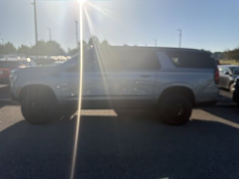 Certified 2025 GMC Yukon XL AT4 w/ AT4 Premium Package AWD/4WD image 7