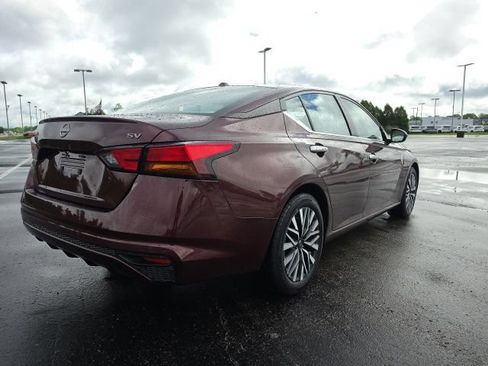 Used 2024 Nissan Altima 2.5 SV FWD image 8
