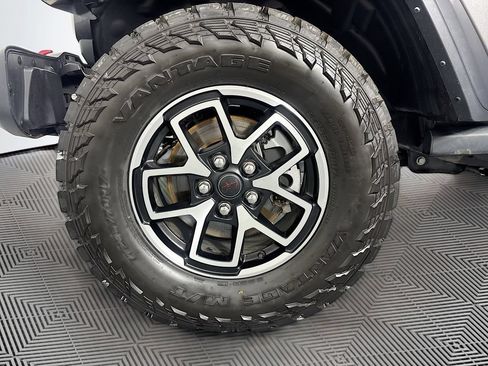 Used 2025 Jeep Wrangler Unlimited Rubicon AWD/4WD image 29