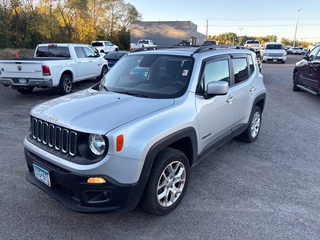 Used 2017 Jeep Renegade Latitude w/ Cold Weather Group AWD/4WD image 3