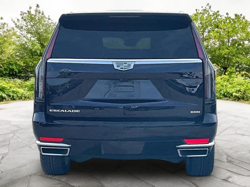 Used 2023 Cadillac Escalade Premium Luxury image 4