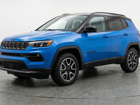 Used 2025 Jeep Compass Trailhawk AWD/4WD image 3
