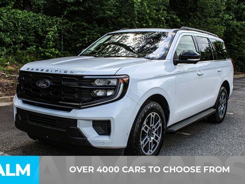 Used 2025 Ford Expedition Active AWD/4WD image 3