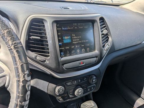 Used 2015 Jeep Cherokee Limited w/ Trailer Tow Group FWD image 12