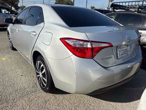 Used 2016 Toyota Corolla LE FWD image 2
