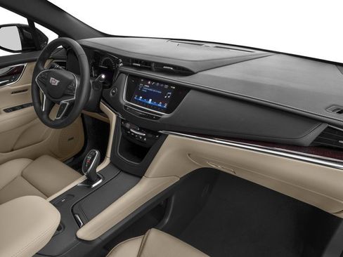 Used 2018 Cadillac XT5 Luxury w/ Driver Awareness Package FWD image 19