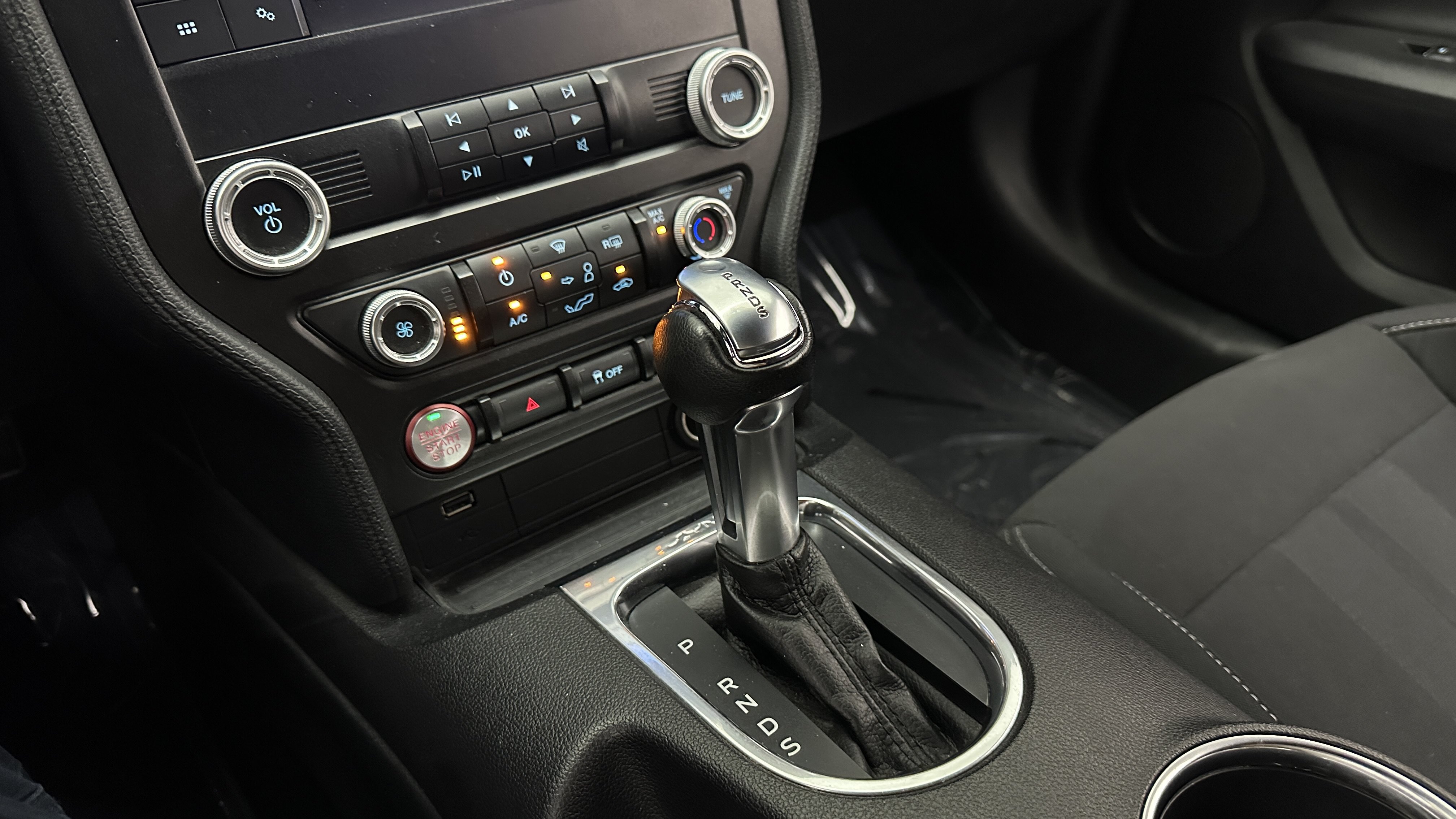 Used 2020 Ford Mustang Coupe RWD image 18