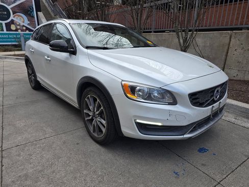 Used 2016 Volvo V60 T5 Cross Country w/ Convenience Package image 2