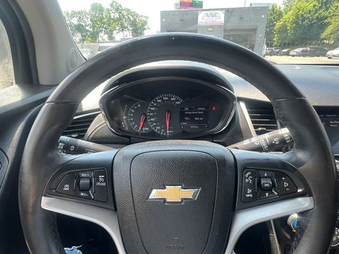 Used 2018 Chevrolet Trax LT w/ LT Convenience Package FWD image 18