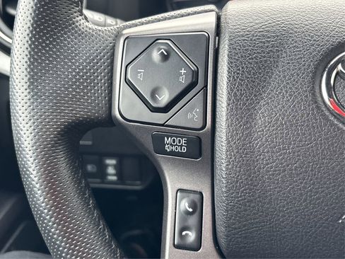 Used 2022 Toyota Tacoma TRD Off-Road image 35
