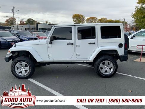 Used 2012 Jeep Wrangler Unlimited Sahara w/ Connectivity Group AWD/4WD image 5