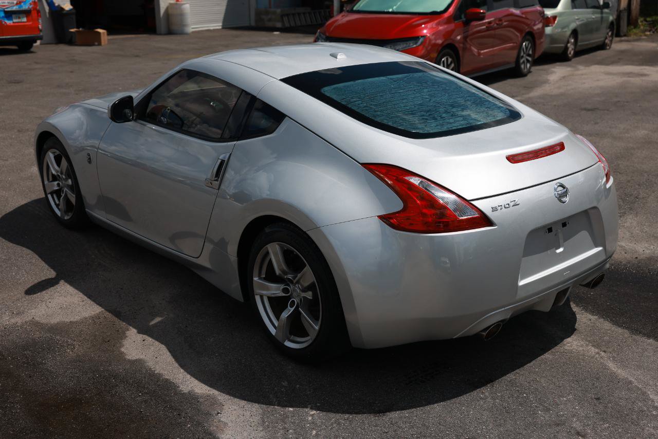 Used 2009 Nissan 370Z Touring RWD image 5