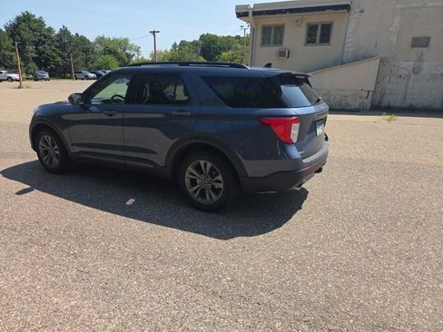 Used 2021 Ford Explorer XLT w/ Equipment Group 202A AWD/4WD image 11