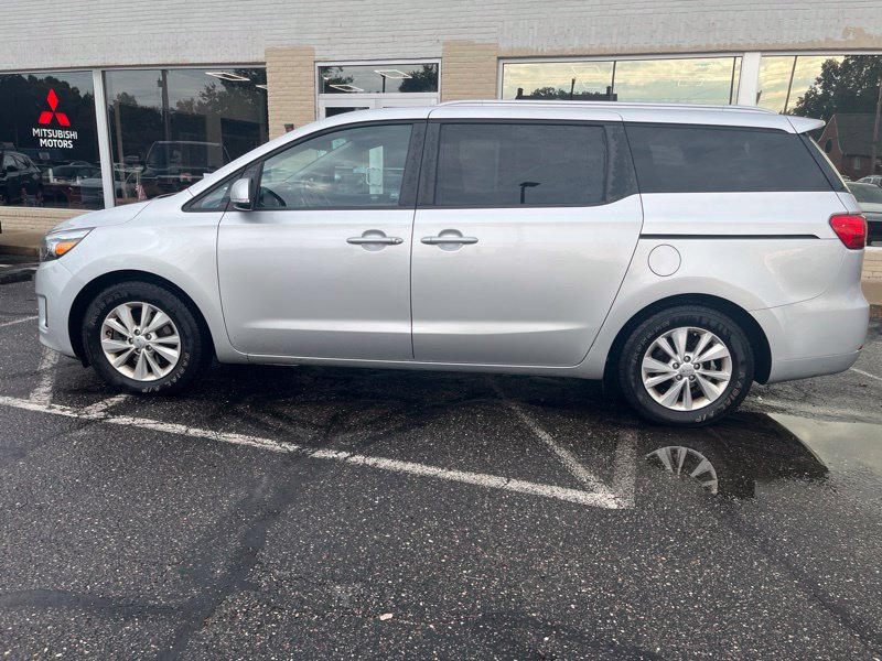 Used 2016 Kia Sedona LX w/ LX Convenience Package FWD image 8